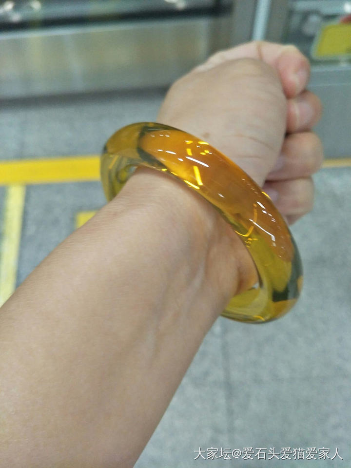 来，坛友们跟贴秀出今日配饰_首饰琥珀蜜蜡琥珀手镯
