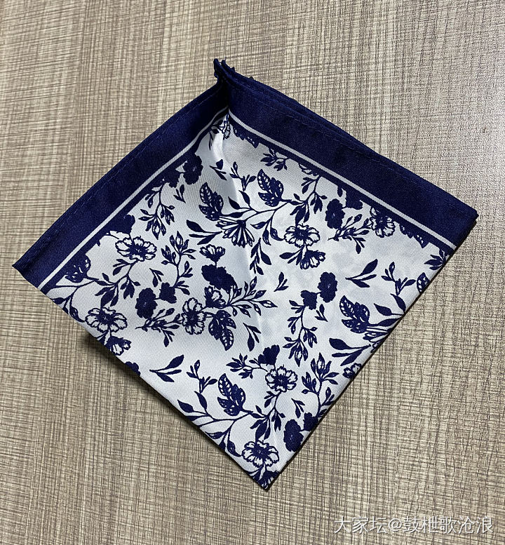 小丝巾，出运费，就送了