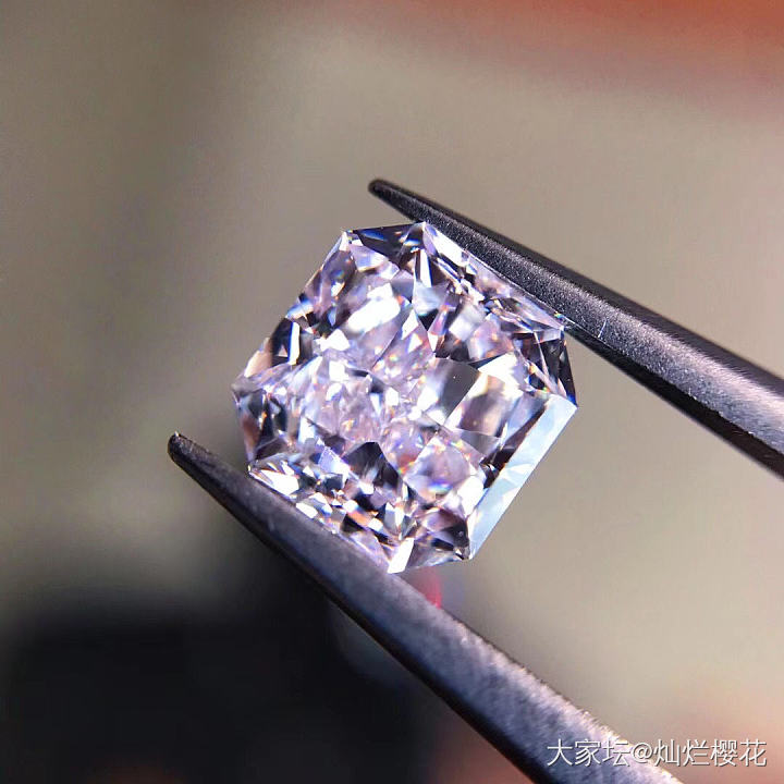 收藏级别克拉粉钻
1.0CT VLP IF EX GD 无荧光
顶级净度 实际颜...