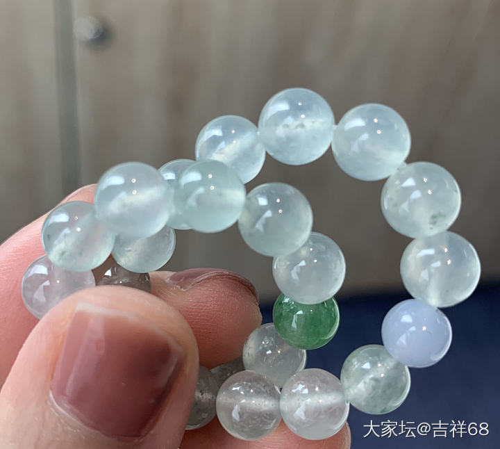 这串莫西沙，大家能帮我掌一下眼么？谢谢_珠串翡翠