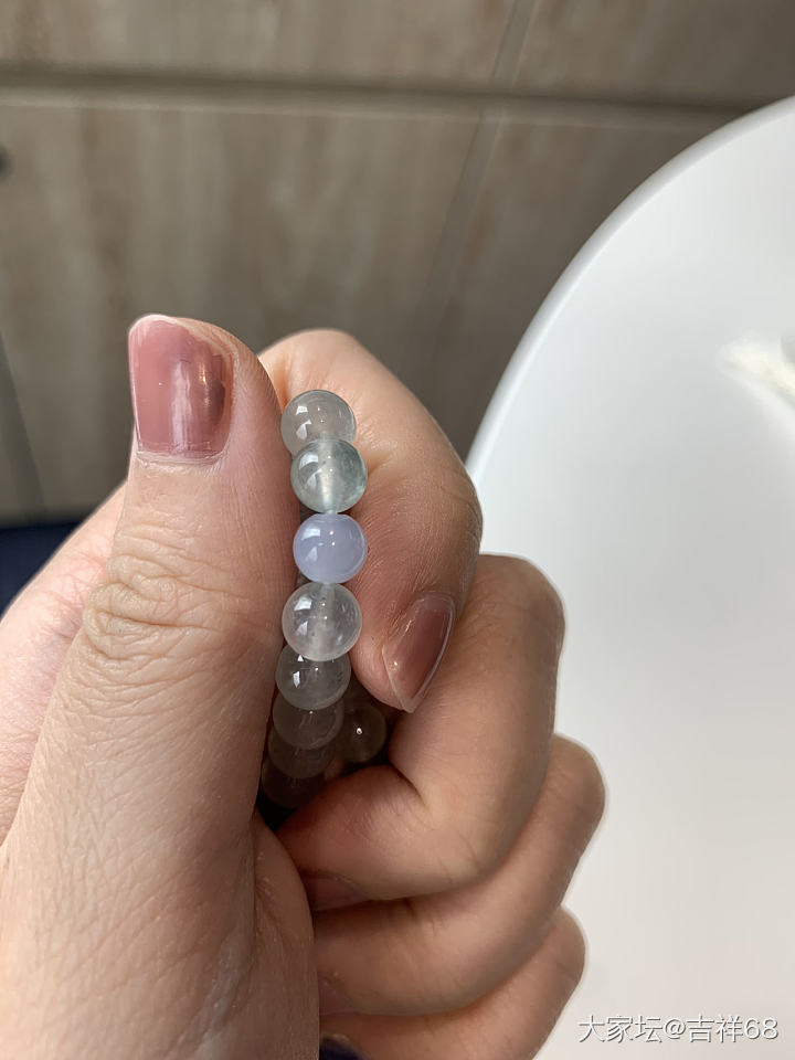 这串莫西沙，大家能帮我掌一下眼么？谢谢_珠串翡翠