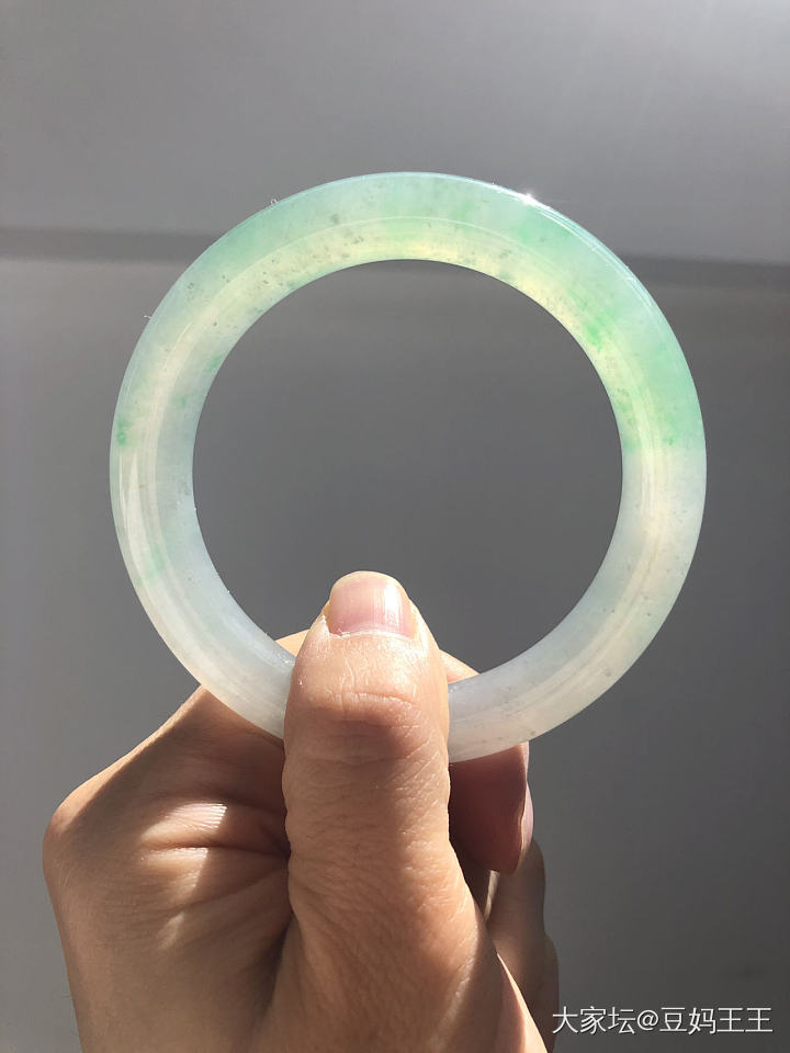 来来来 秀秀你的镯子最美和最丑的样子吧😁_手镯翡翠