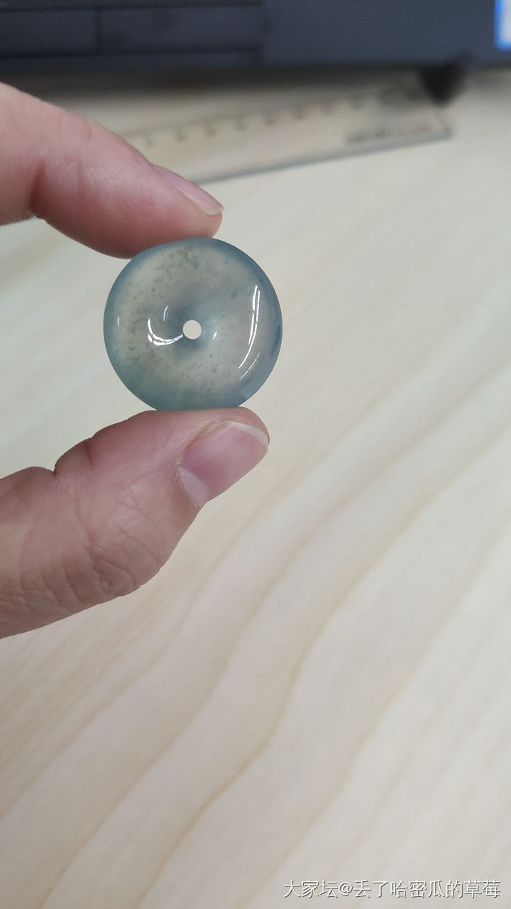 新入的扣子，纠结要不要留，求助
