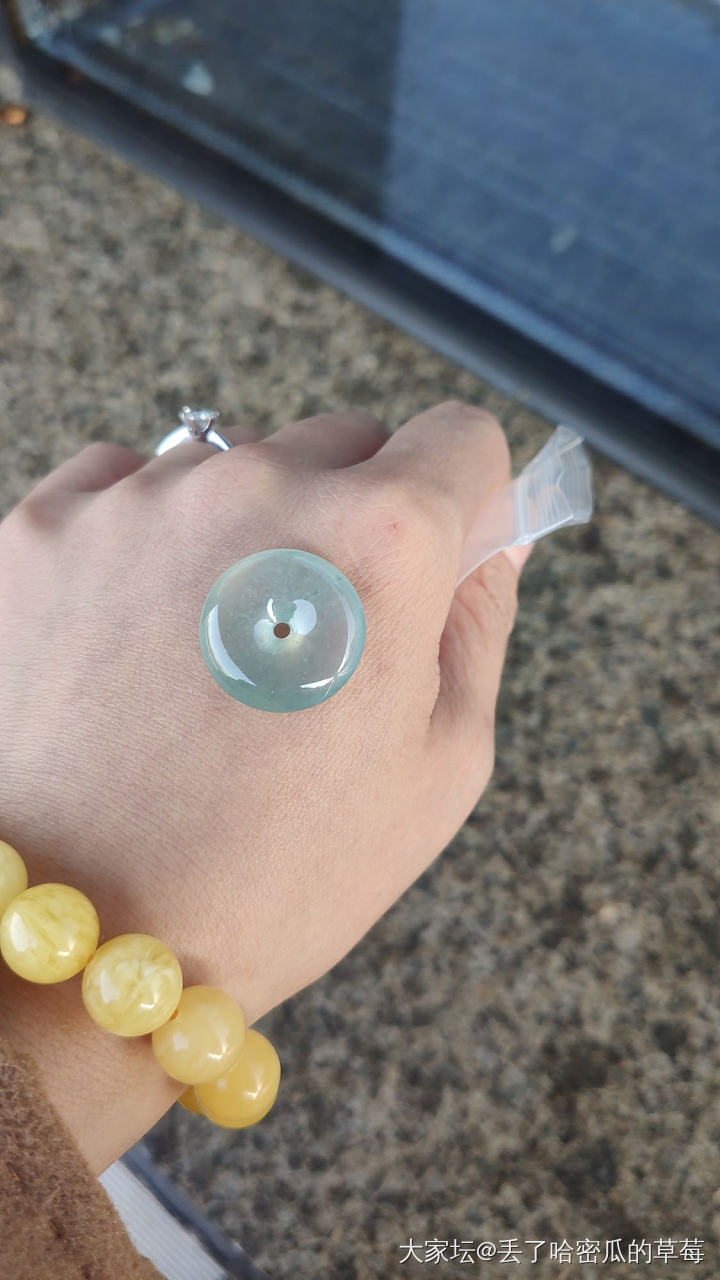 新入的扣子，纠结要不要留，求助