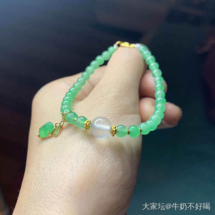 喜欢翡翠的五颜六色 
都是买精不买多 又有几个人能听得进去呢 
以下是我的一小部..._翡翠