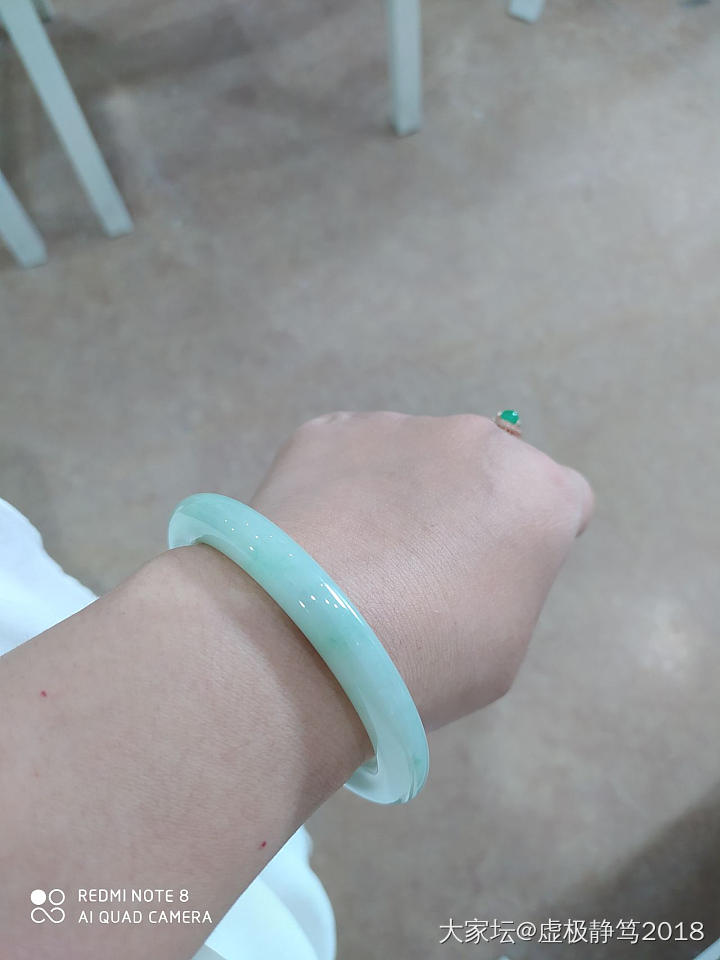 浅绿糯冰翡翠手镯_翡翠