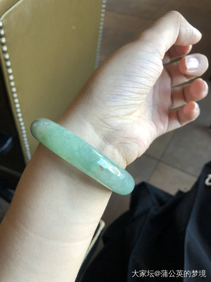 冰绿翡翠手镯_翡翠