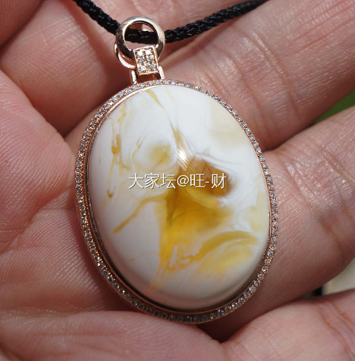 一件毕业的金瓷白溶洞_琥珀蜜蜡