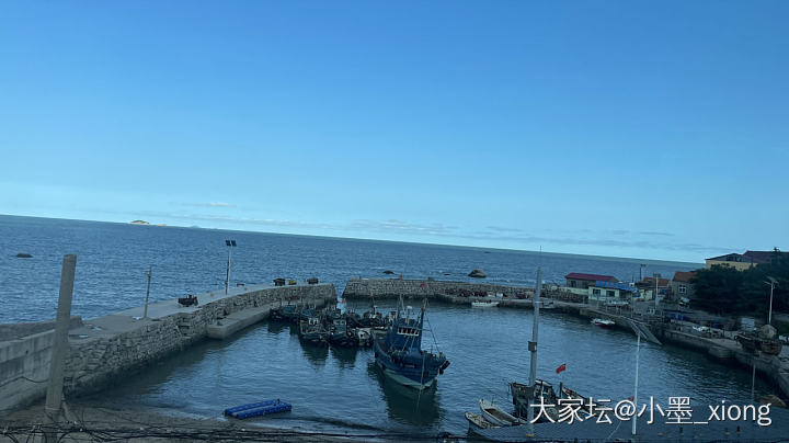 终于等到公交车上没啥人了，拍拍小舒😂最近喜欢小珠串，很百搭～天气不错～一路的沿路..._珠串手链舒俱来