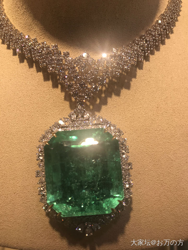 这次的珠宝展将近一半的展位都在卖红珊瑚墩子_展会首饰