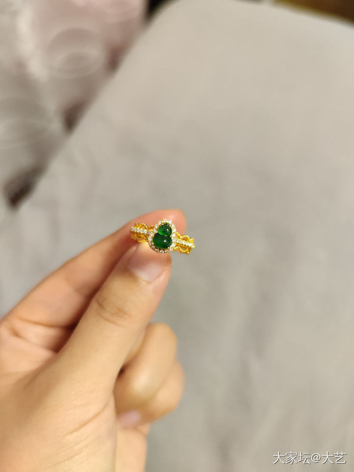 辣色小葫芦镶嵌回来了_戒指翡翠