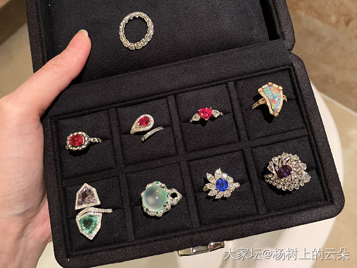没有阳光，只能灯光了_戒指名贵宝石翡翠