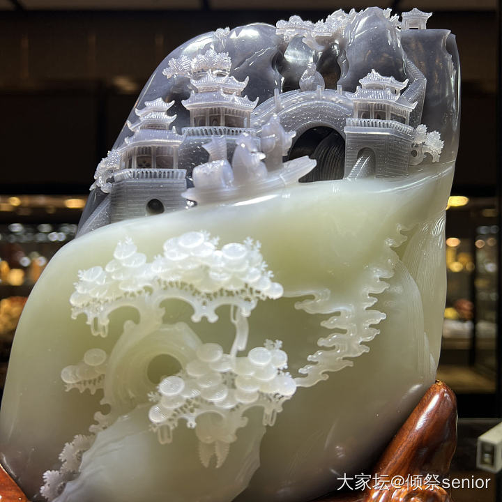 今天去看了今年的联合拍卖预展

地址：延安中路1116号龙之梦大酒店4楼

一部..._拍卖会