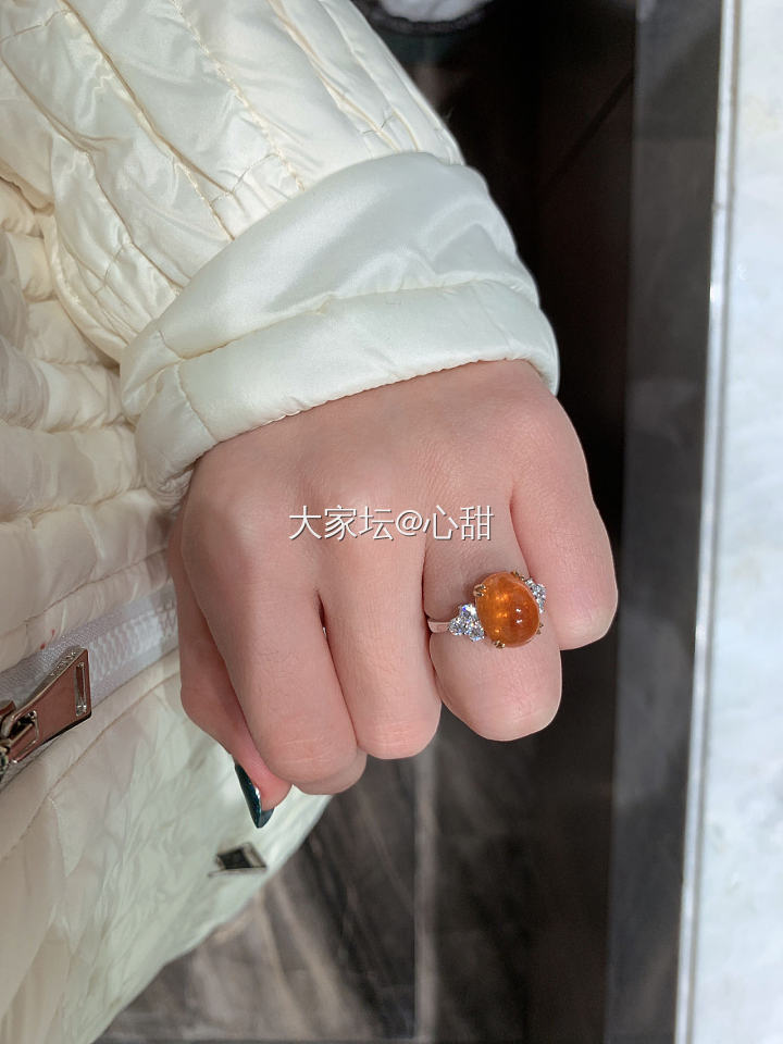 芬达戒指～周生生花丝葫芦吊坠_搭配金芬达