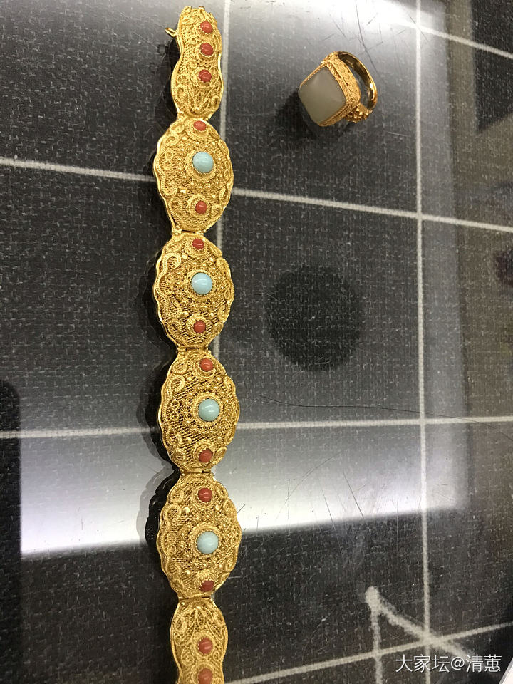 花丝真美，可惜我很穷，只能买银镀金的，鎏金的颜色比黄金浅～阳光下最美_手饰银
