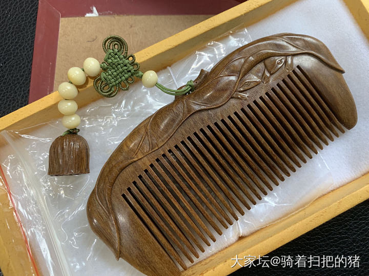 早年团购的荷塘月色梳_梳子木