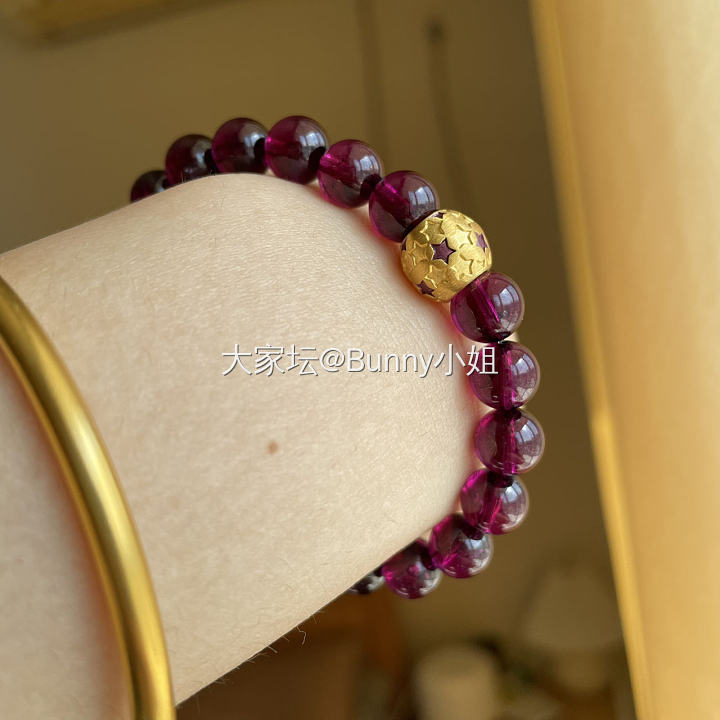 紫牙乌石榴石手串_手镯搭配珠串石榴石金