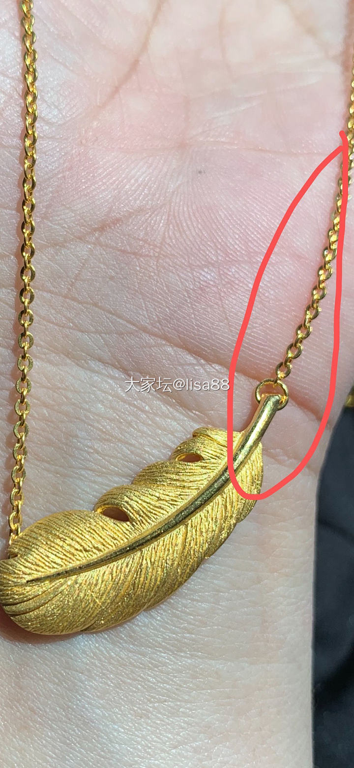 姐妹们，我的周生生羽毛套链被调包了_金