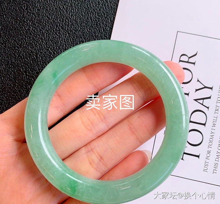 翡翠镯子买不了好的种水不如买个社交距离唬人的绿的_手镯翡翠
