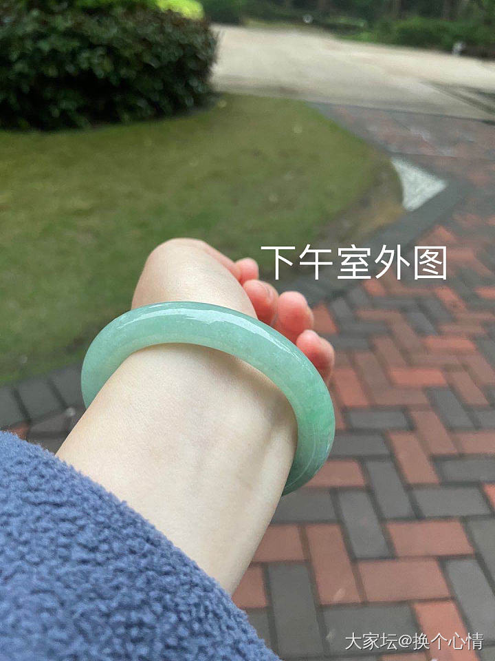 翡翠镯子买不了好的种水不如买个社交距离唬人的绿的_手镯翡翠