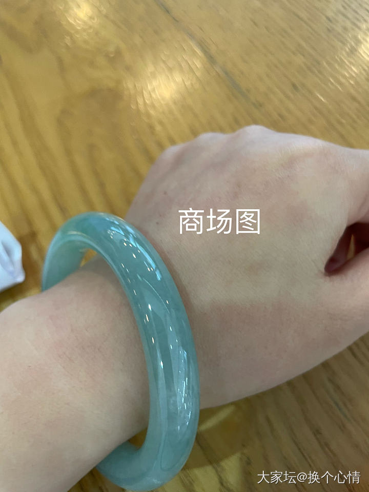 翡翠镯子买不了好的种水不如买个社交距离唬人的绿的_手镯翡翠