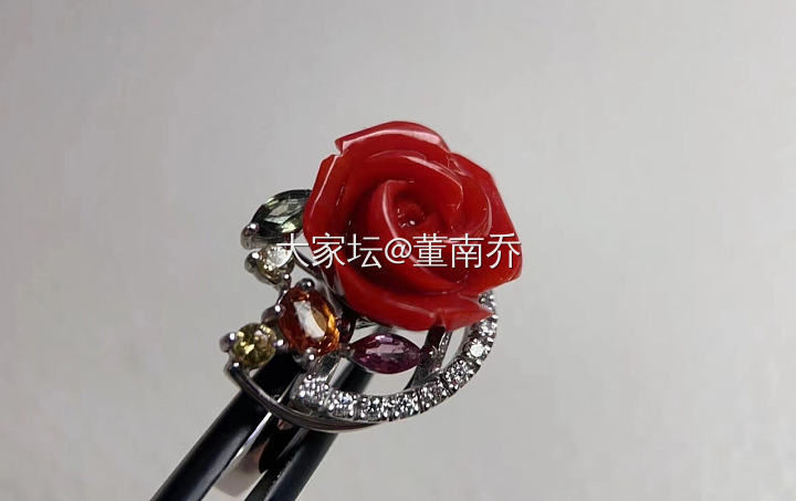 娇艳欲滴的玫瑰_戒指珊瑚