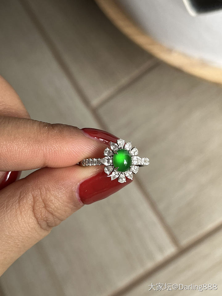 有没有坛友和我一样已经对翡翠灯下图审美疲劳了，快来晒点真实自然光下的色货！_翡翠