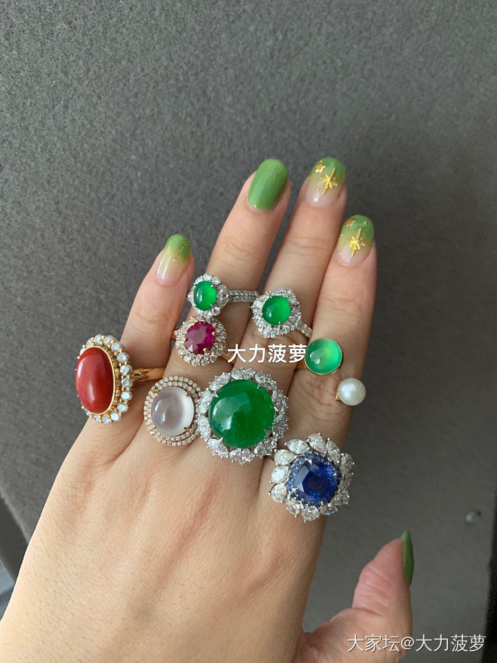 有没有坛友和我一样已经对翡翠灯下图审美疲劳了，快来晒点真实自然光下的色货！_翡翠