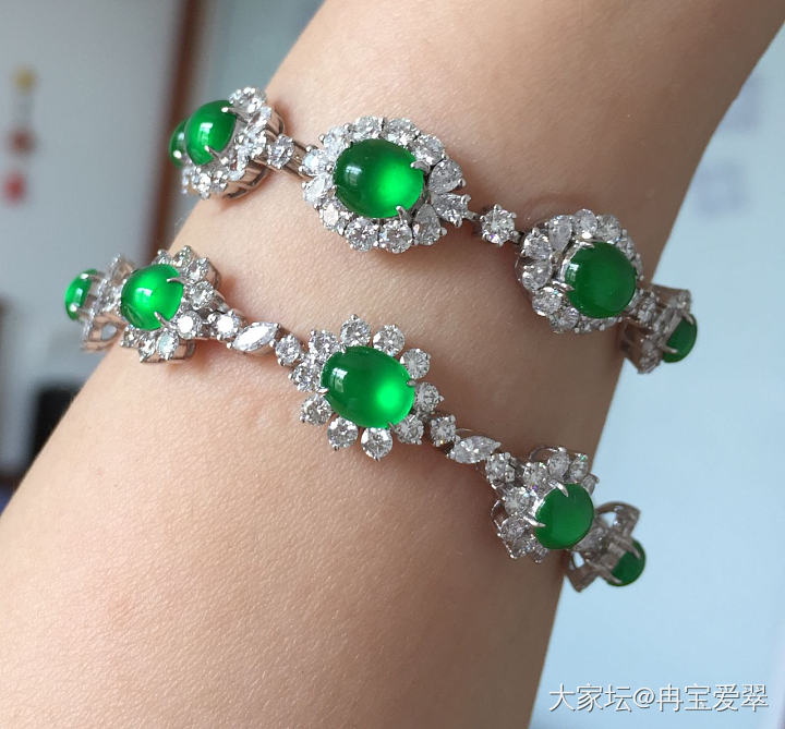有没有坛友和我一样已经对翡翠灯下图审美疲劳了，快来晒点真实自然光下的色货！_翡翠