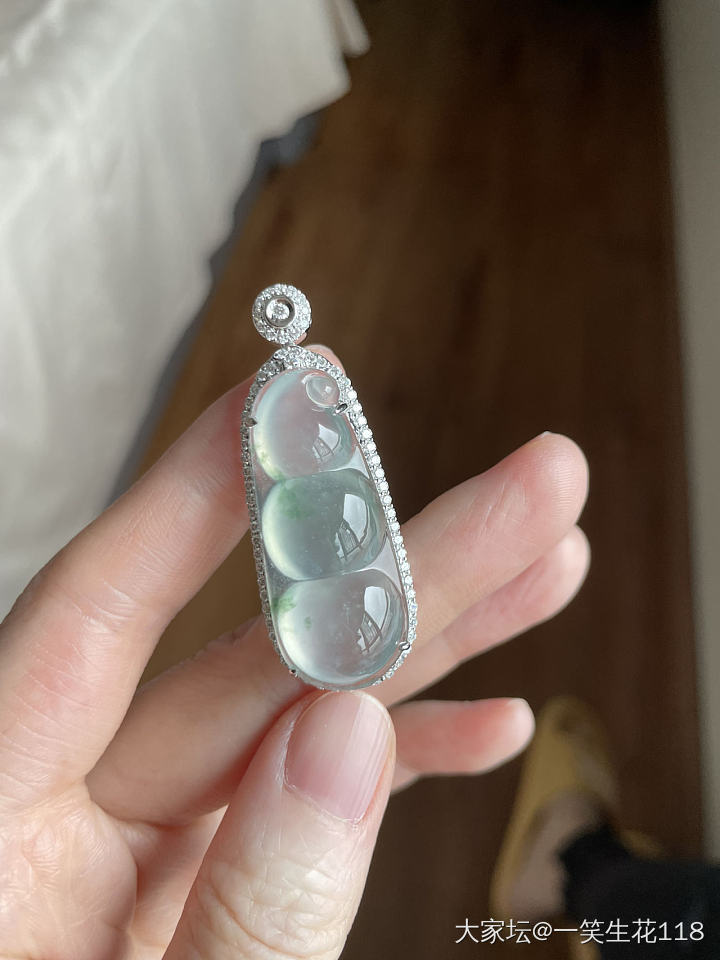 有没有坛友和我一样已经对翡翠灯下图审美疲劳了，快来晒点真实自然光下的色货！_翡翠