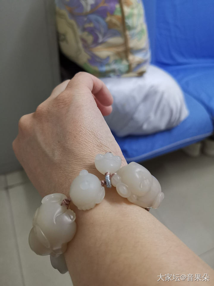 我的藕粉猫串成功编成，跟我的藕粉猫镯很配_珠串和田玉