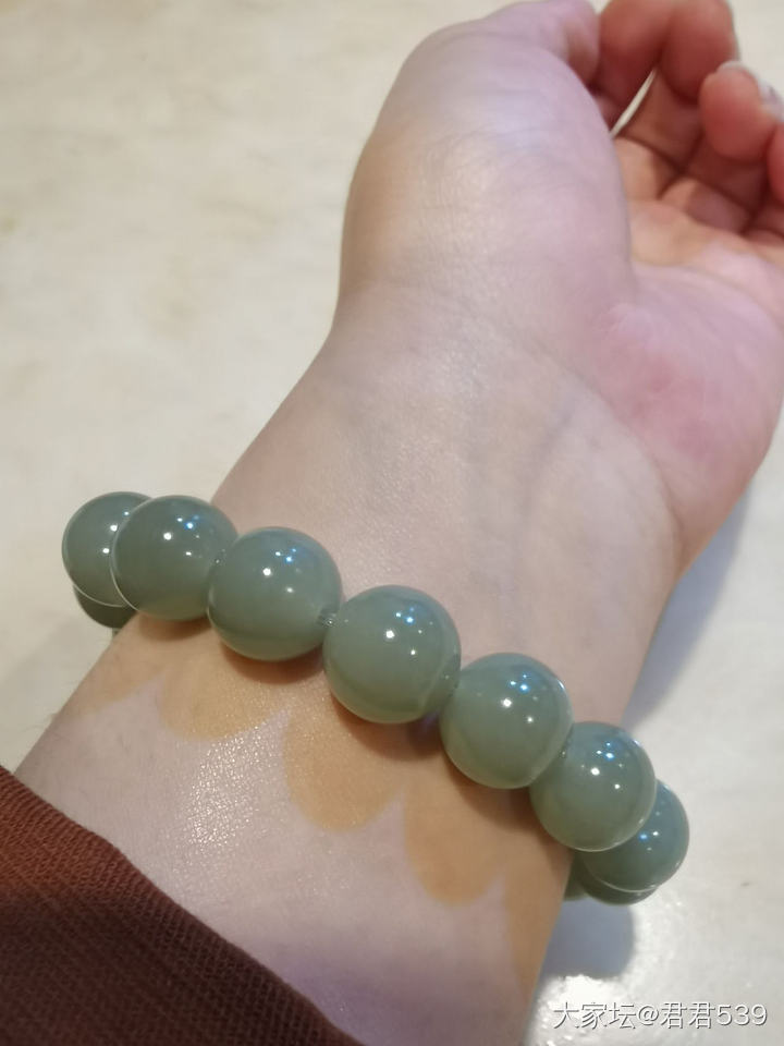 油腻的大葡萄_珠串和田玉
