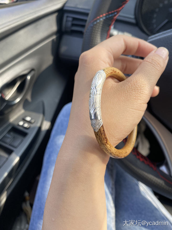 小众的欣喜_手镯鸡血藤