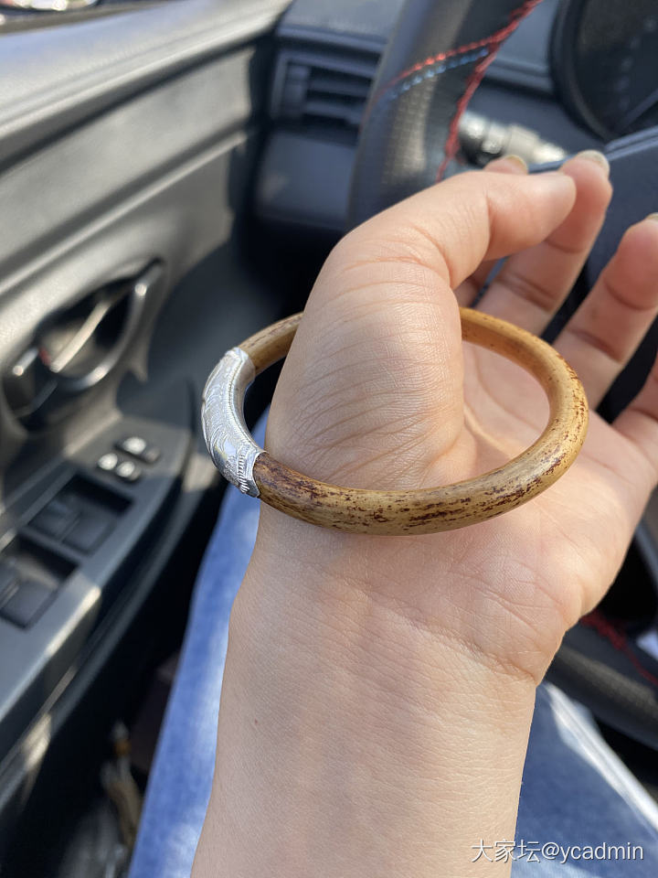 小众的欣喜_手镯鸡血藤
