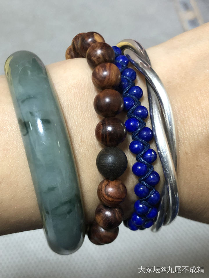 青金真的好上相_珠串翡翠银青金石
