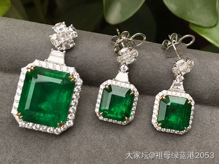 🆕🆕高级感十足的祖母绿套装给你高级珠宝的精致感吊坠26.43ct，钻2.63ct..._名贵宝石