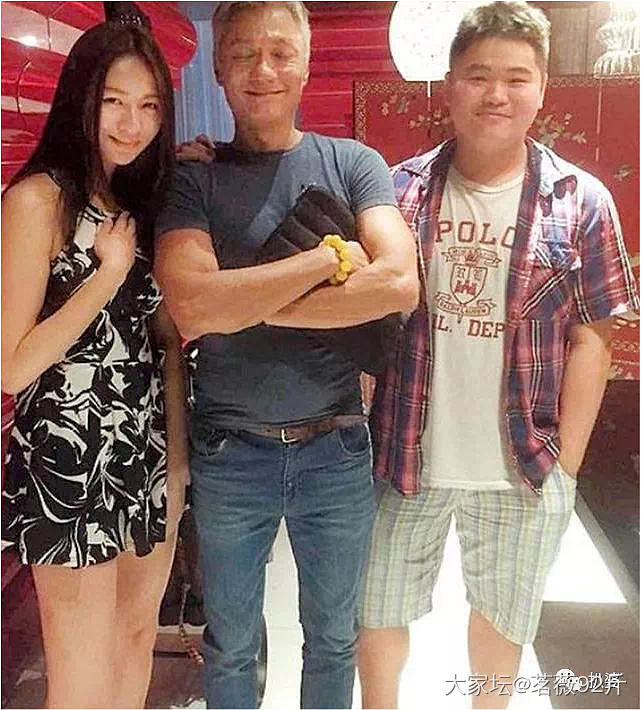 今天说一下他和他参选港姐的女儿。_艺人