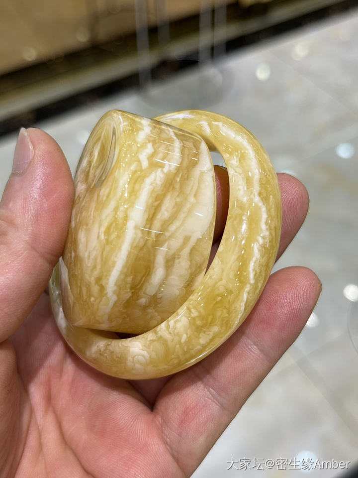 新出两套俄料白花蜜手镯 圈口和宽都一样😄_琥珀蜜蜡