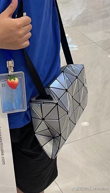 亲爱的们，可以看看你们的日常通勤包包吗_包包