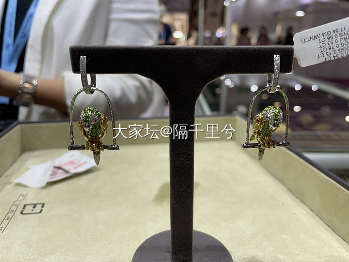 乱花渐欲迷人眼-2022香港珠宝展打卡记录_展会首饰