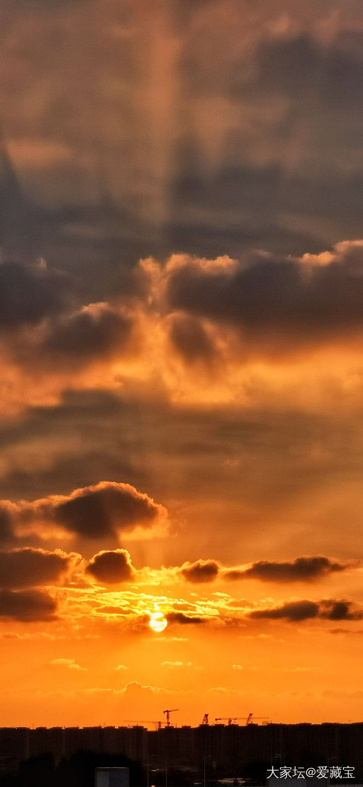 夏至绝美日落余辉🌅_景色旅游