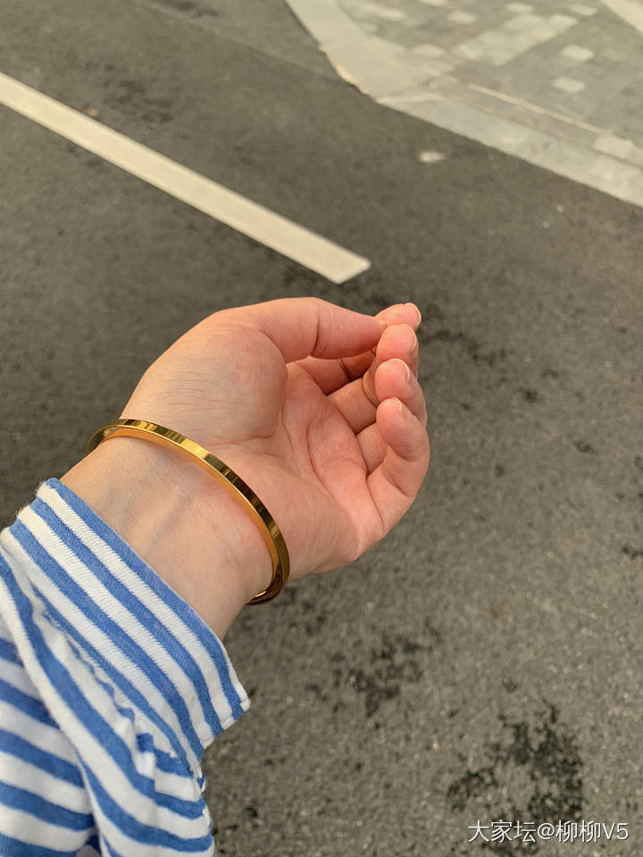 校长家的第一个镯子
观望潜水多年，按耐不住入手了第一个_福利社手镯金