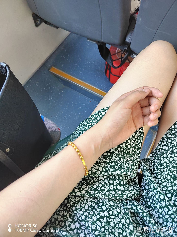 求推荐适合二十来岁女孩子的金饰_金
