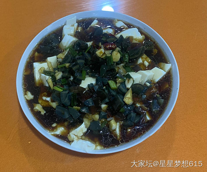 吃饭了，鲫鱼，皮蛋豆腐，紫菜汤……_美食