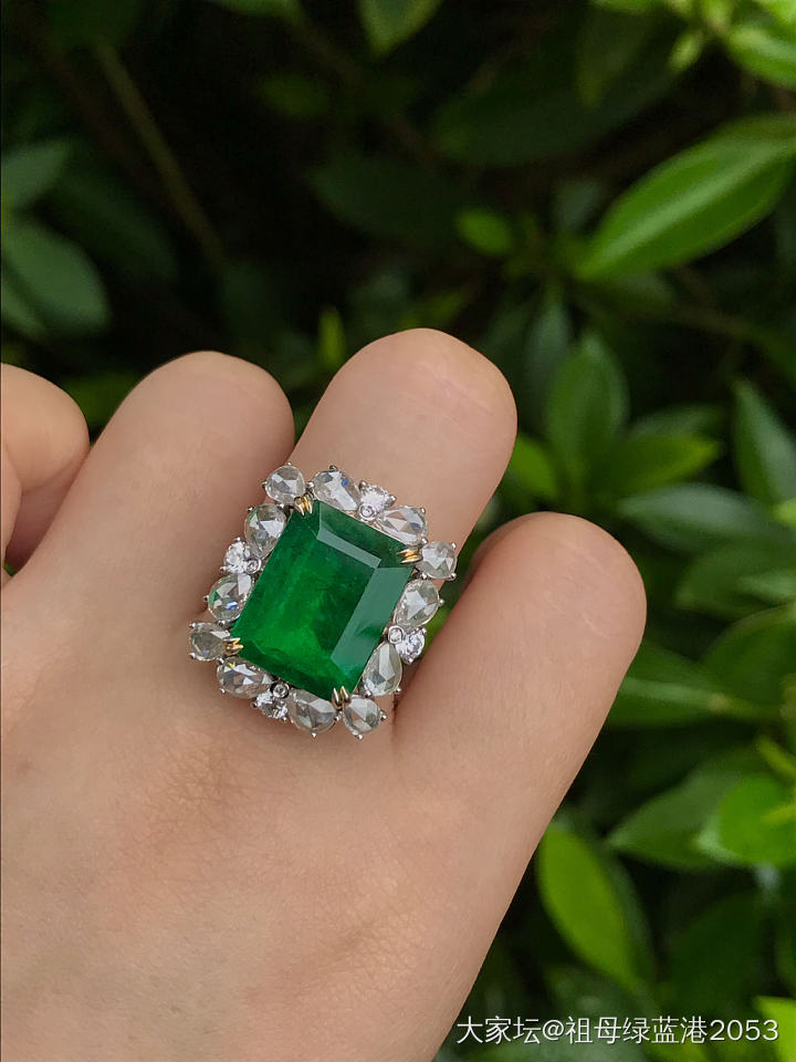 祖母绿戒指🍀主石13.45克拉，钻石2.56克拉，颜色vividgreen，实物..._彩色宝石名贵宝石