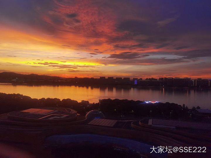 杭州晚霞，手机真的拍不出眼睛看到的效果_景色