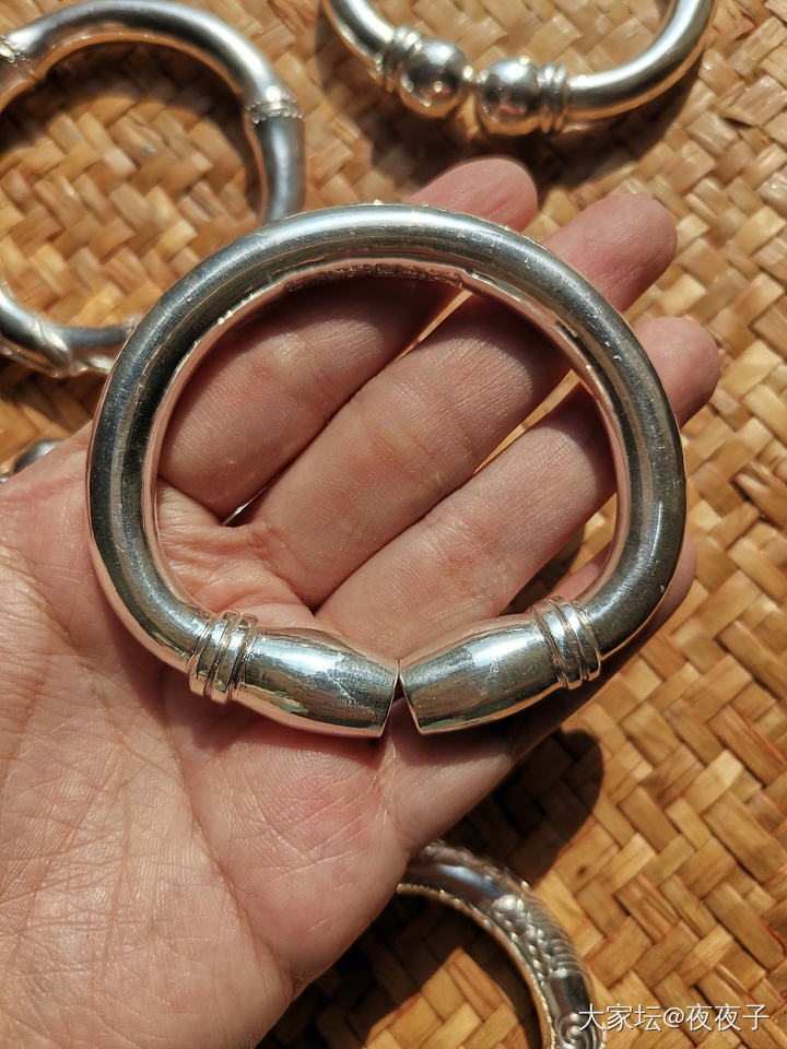 手里的6只老世兴🤣_手镯匠人银