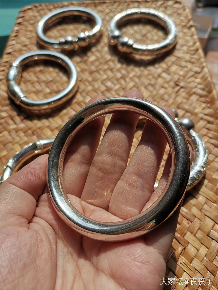 手里的6只老世兴🤣_手镯匠人银
