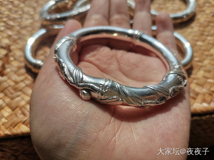 手里的6只老世兴🤣_手镯匠人银