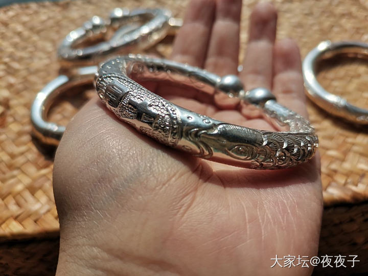 手里的6只老世兴🤣_手镯匠人银